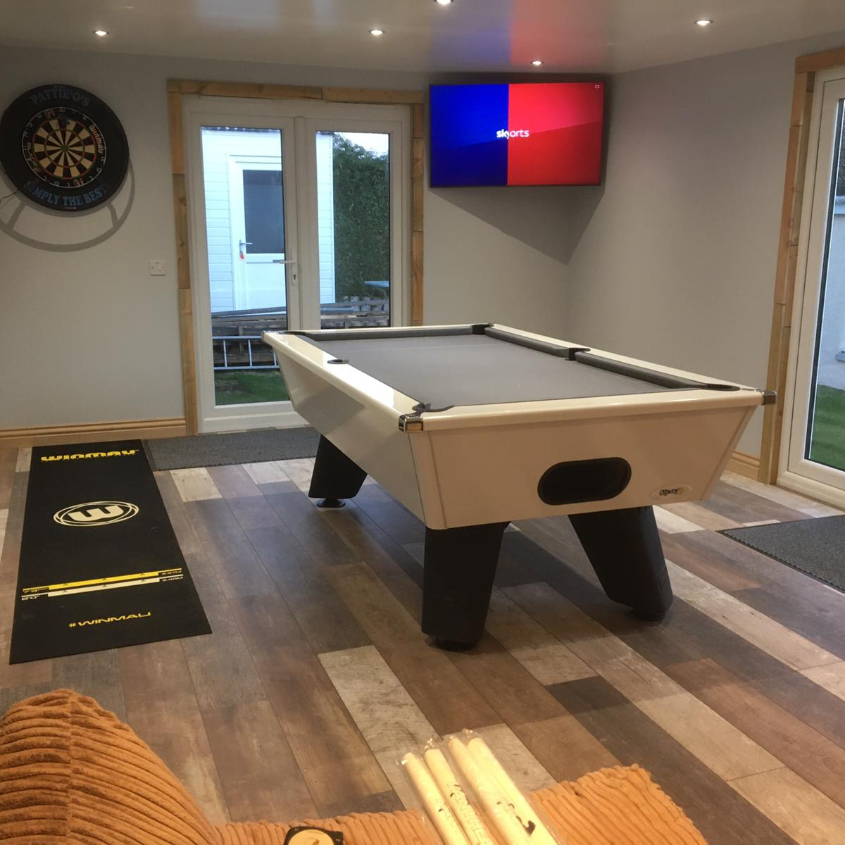 Cry Wolf Indoor Pool Table | White | Smart Silver Cloth
